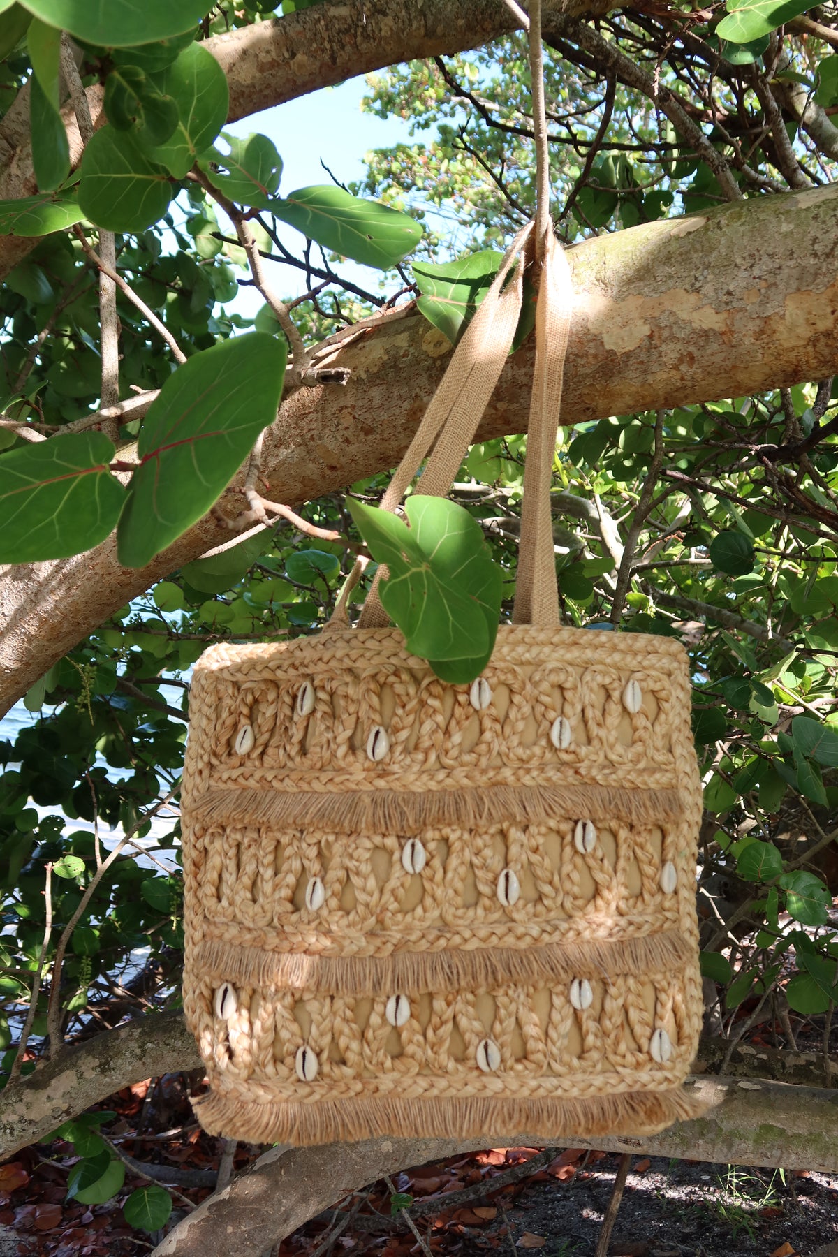 ISLA JUTE SEASHELL TOTE