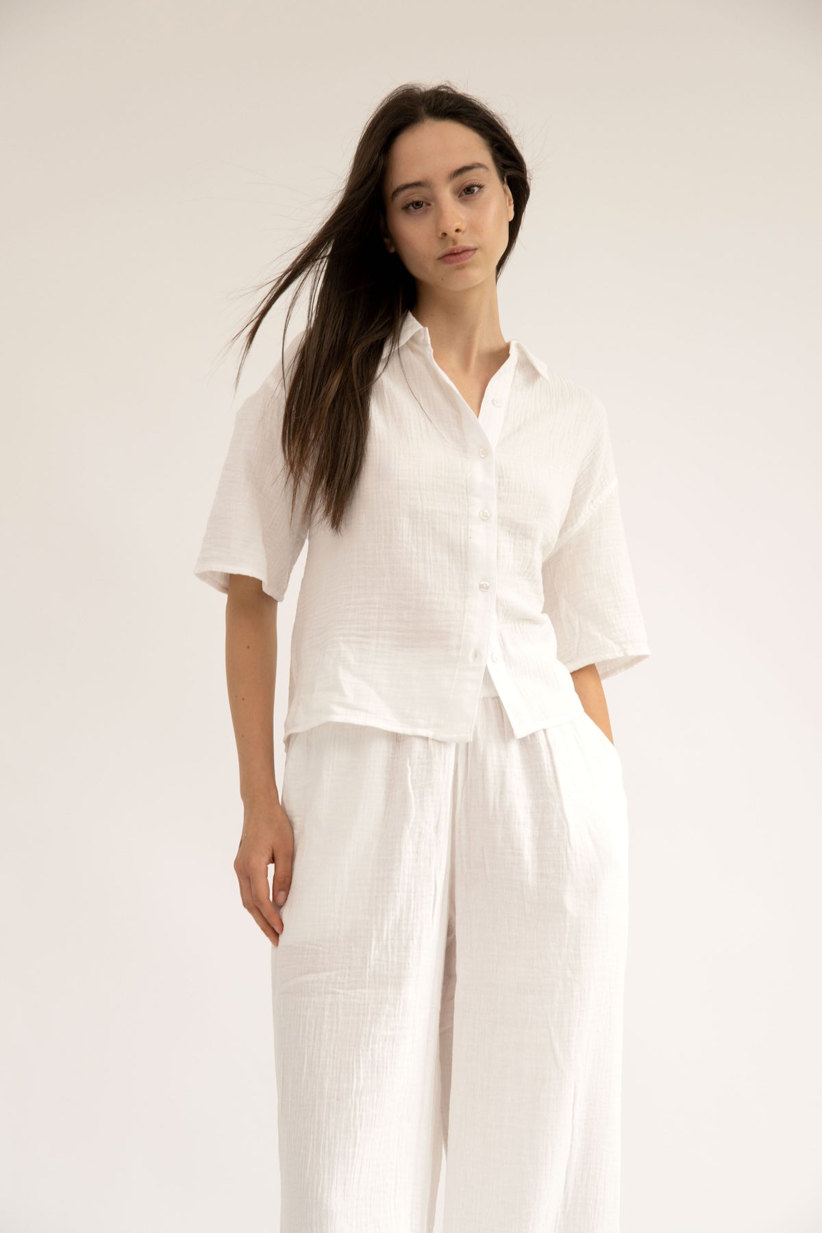 MAUI - WHITE SHORT SLEEVE BUTTON DOWN TOP