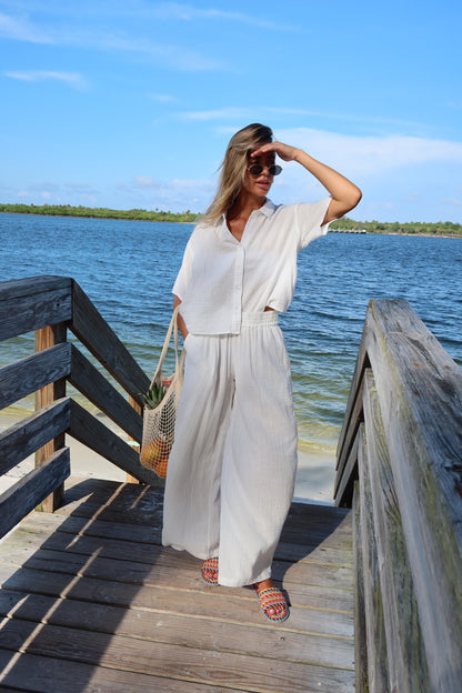 MAUI - WHITE SHORT SLEEVE BUTTON DOWN TOP
